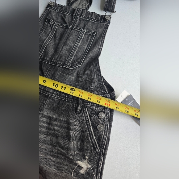 Abercrombie denim overalls/shorts. Black distressed Excellent Condition. Size S - Picture 13 of 13